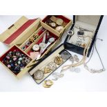 A quantity of costume jewellery, including a shell cameo brooch, a bead necklace, various coins,