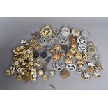 A collection of British cap badges and buttons, to include Earl of Carricks Own Ayrshire Yeomanry,