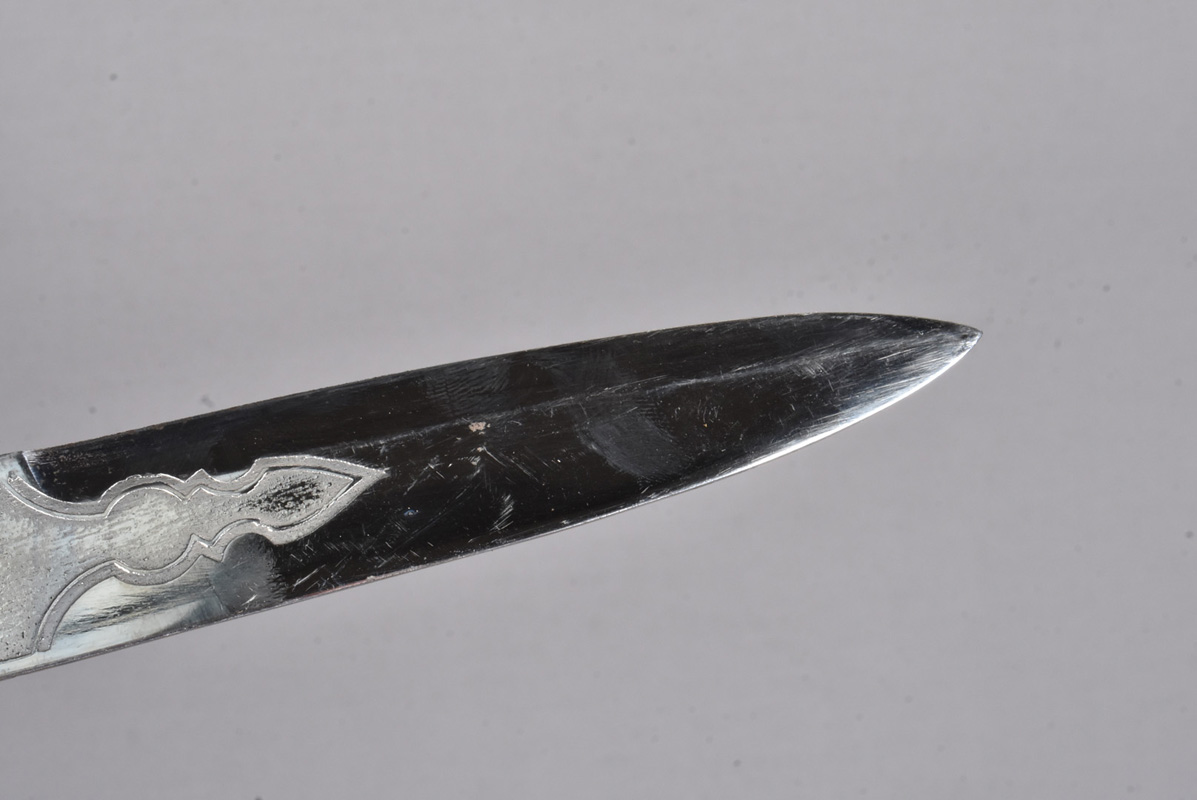 A Scottish Dirk, with 30cm long etched blade, with thistle decoration, possible marking to the - Image 7 of 10