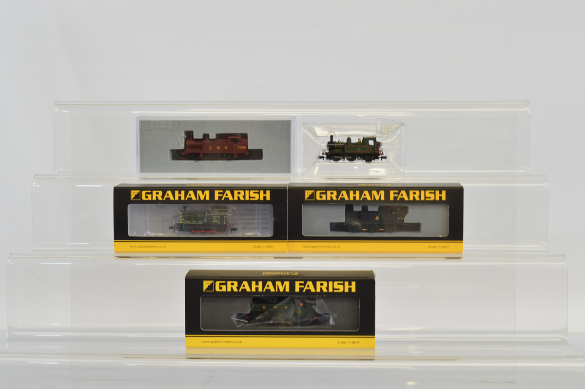 Three Graham Farrish N gauge locomotives, 371-931A, 371-061, 372-206, together with two others,