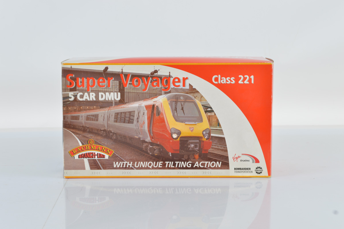 A Bachmann Branch-Line 5 Car DMU, 32-625 Virgin Trains Super Voyager Class 121 set, boxed