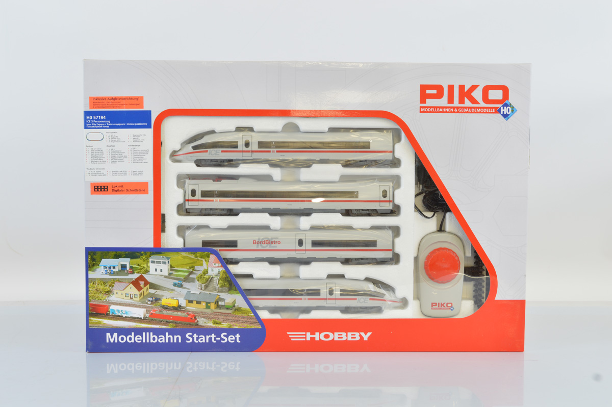 A Piko HO gauge model railway starter set, 57194 Modellbahn Start-Set, boxed