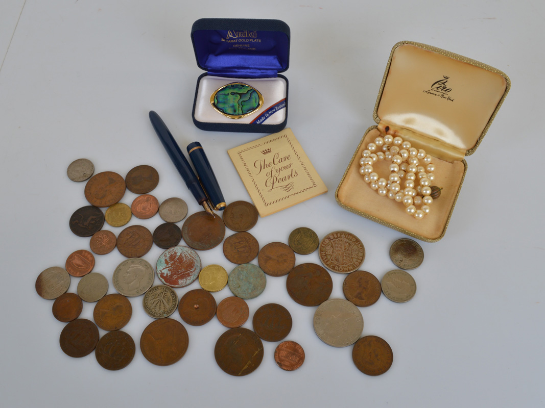 A small collection of British and World coinage, together with a string of Ciro pearls in box, a