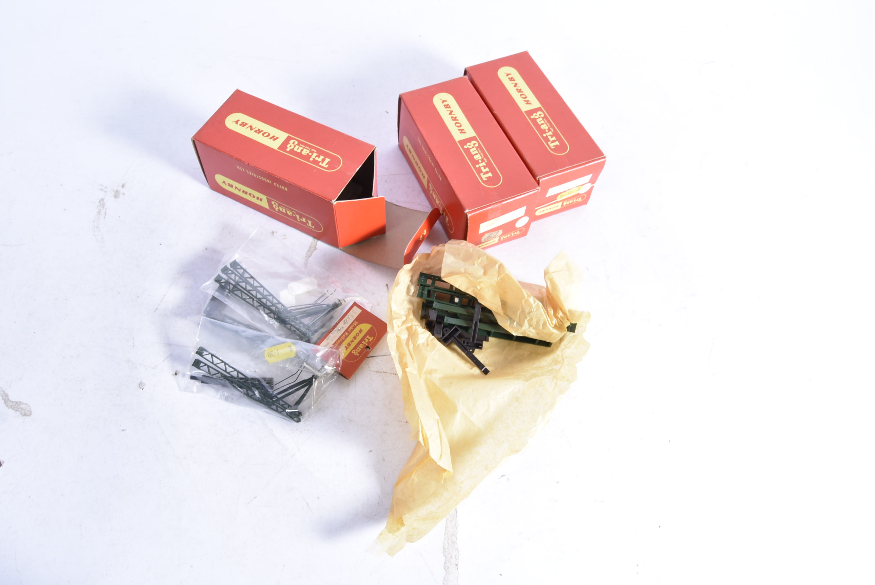 Tri-ang and Tri-ang-Hornby 00 Gauge Catenary accessories, R419 three Masts in carded plastic bag and