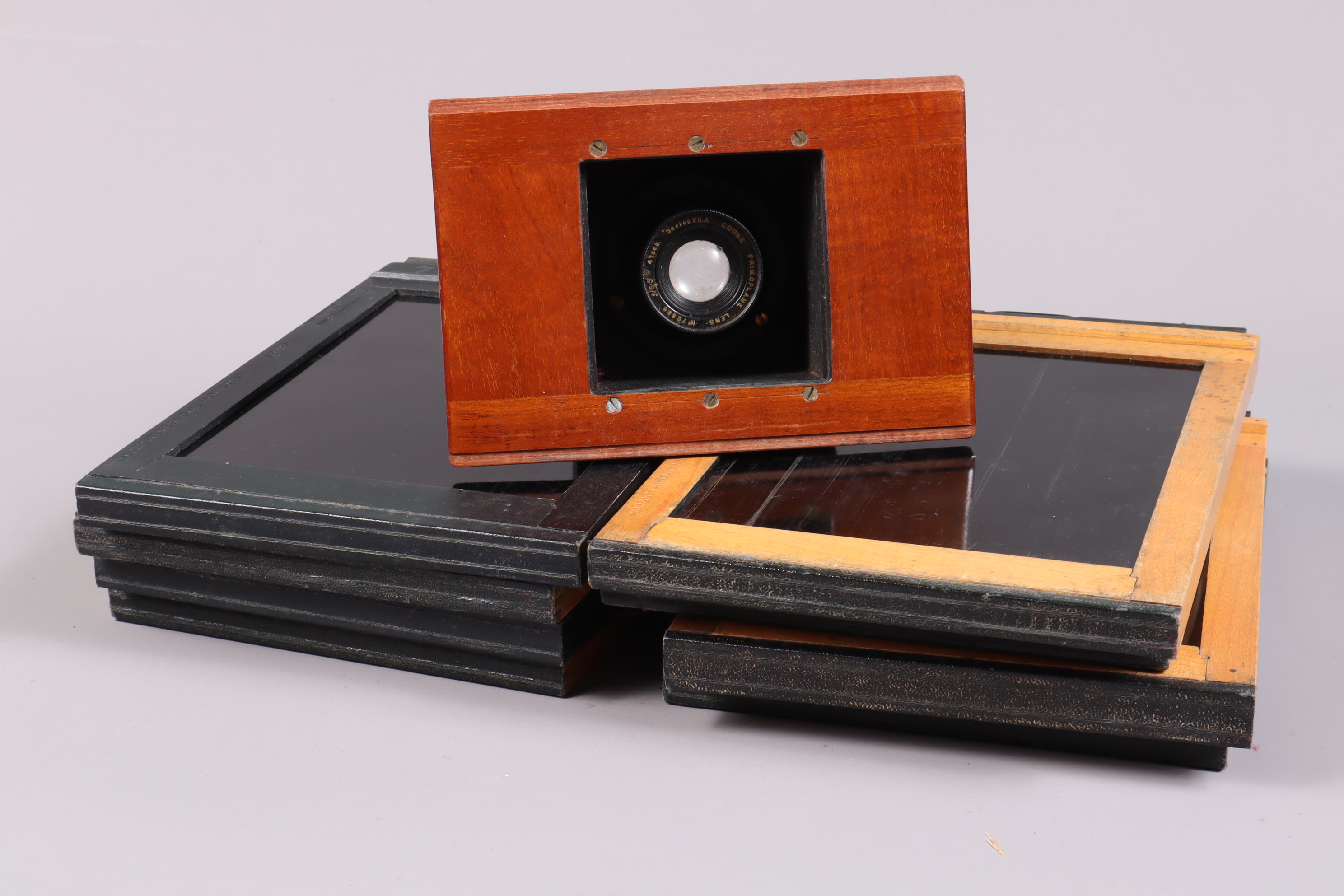 A Gandolfi Precision Half Plate Field Camera, polished mahogany body G, some marks from use, with - Image 4 of 8