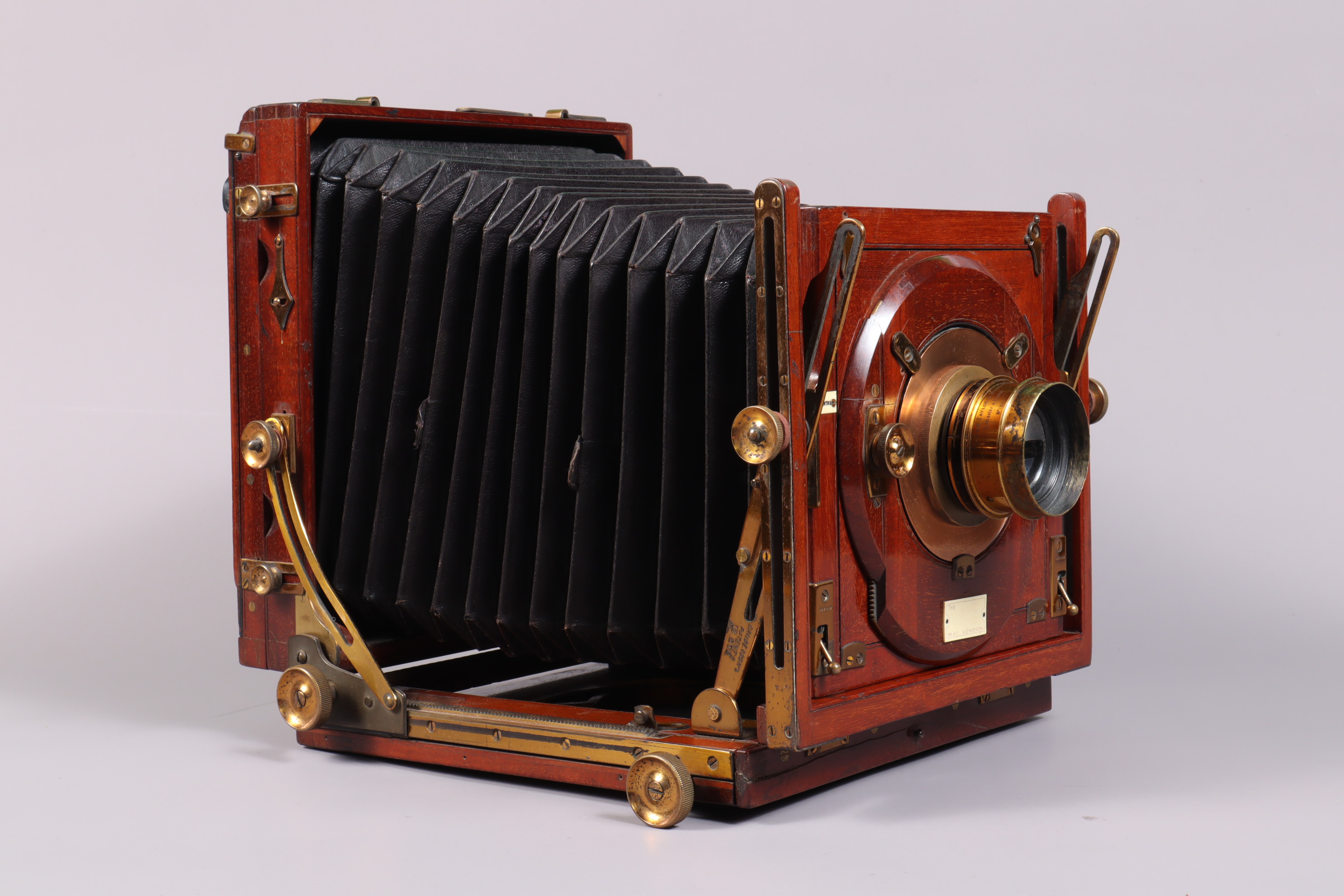 A Sanderson Half Plate Field Camera, serial no 13876, chamfered bellows, double extension, screen, - Image 2 of 3