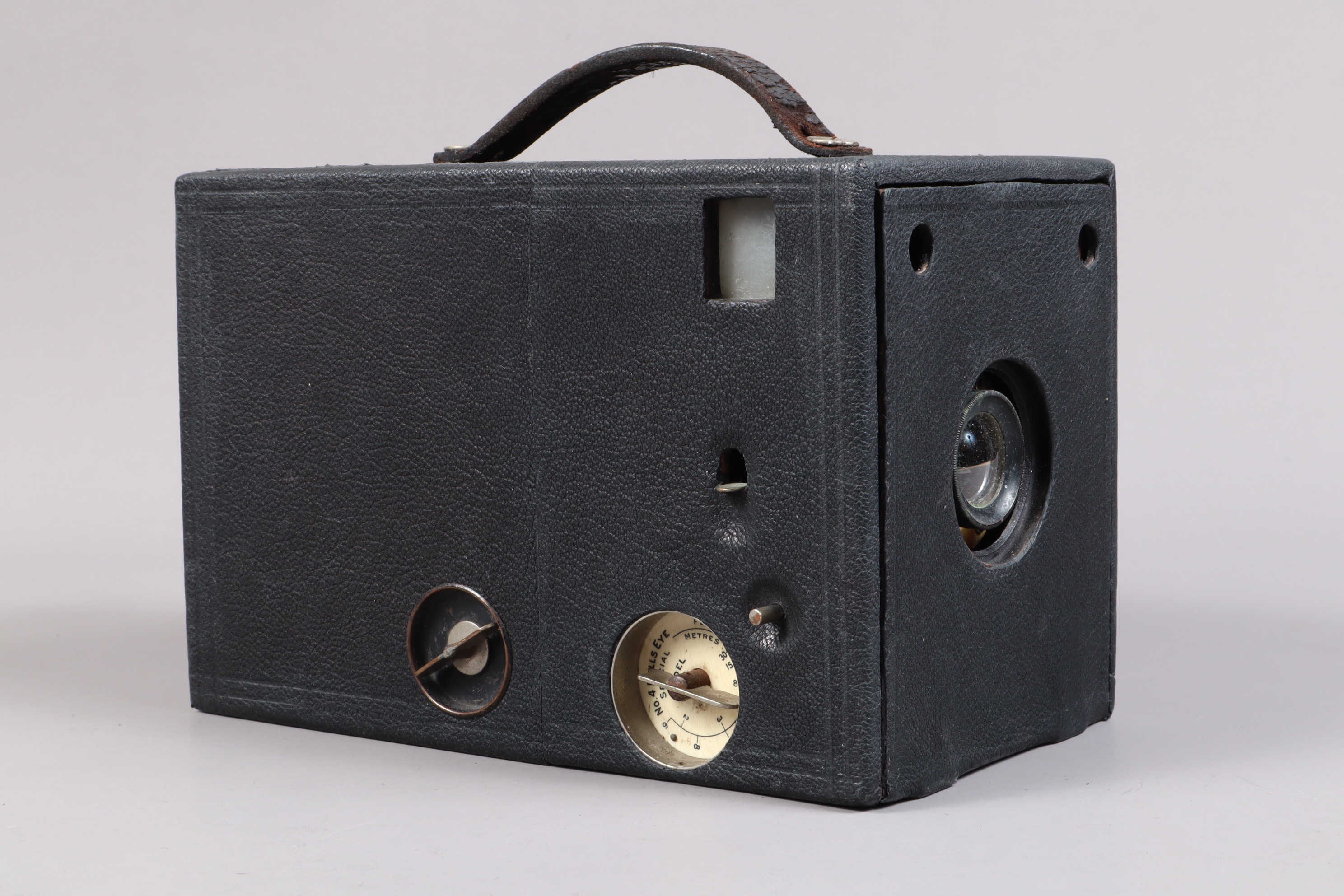 An Eastman Kodak No 4 Bulls-Eye Special Roll Film Camera, circa 1900, 4 x 5in format on 103 roll - Image 2 of 3