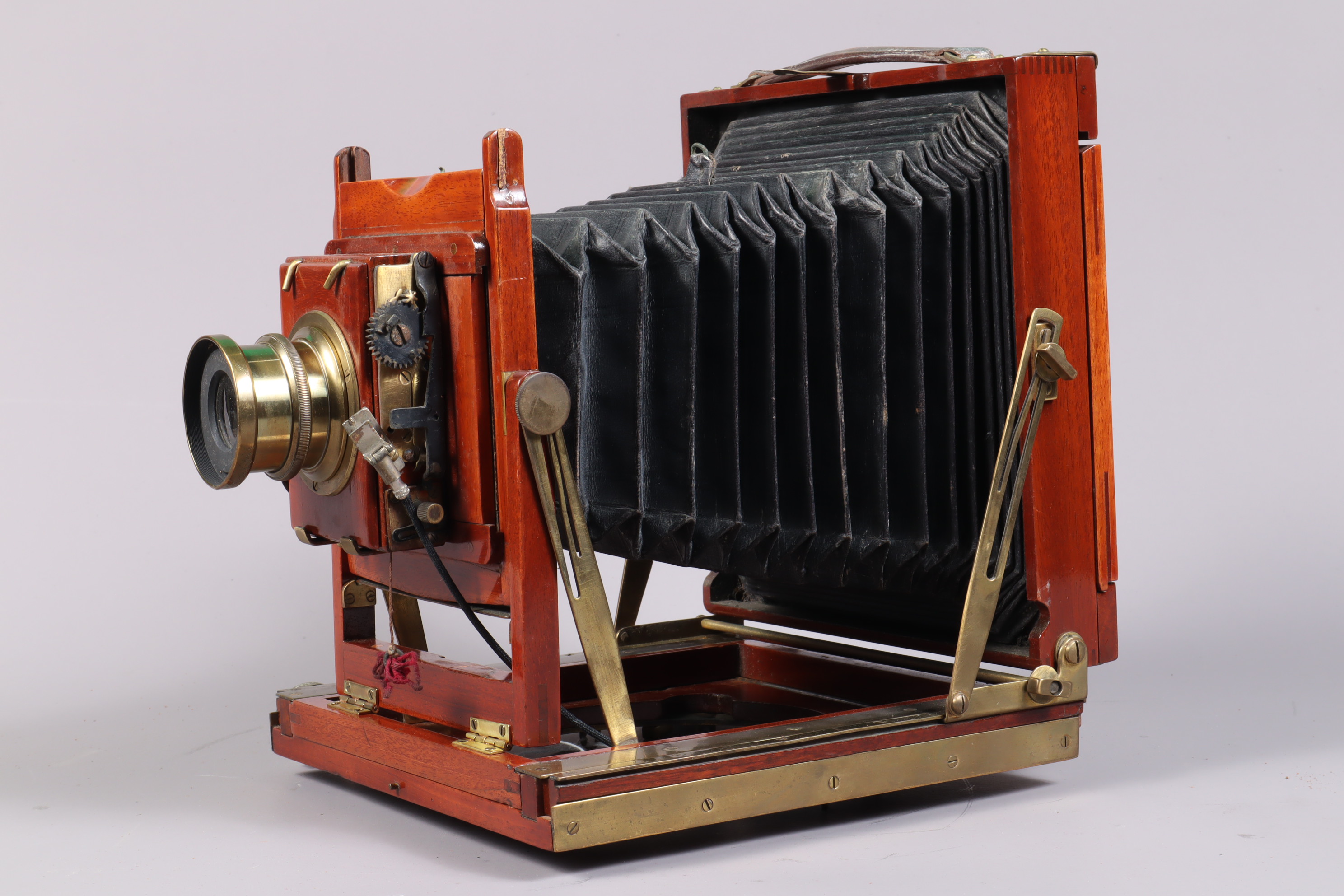 A Thornton Pickard Imperial Triple Extension Half Plate Field Camera, tapered chamfered-corner black - Image 2 of 3