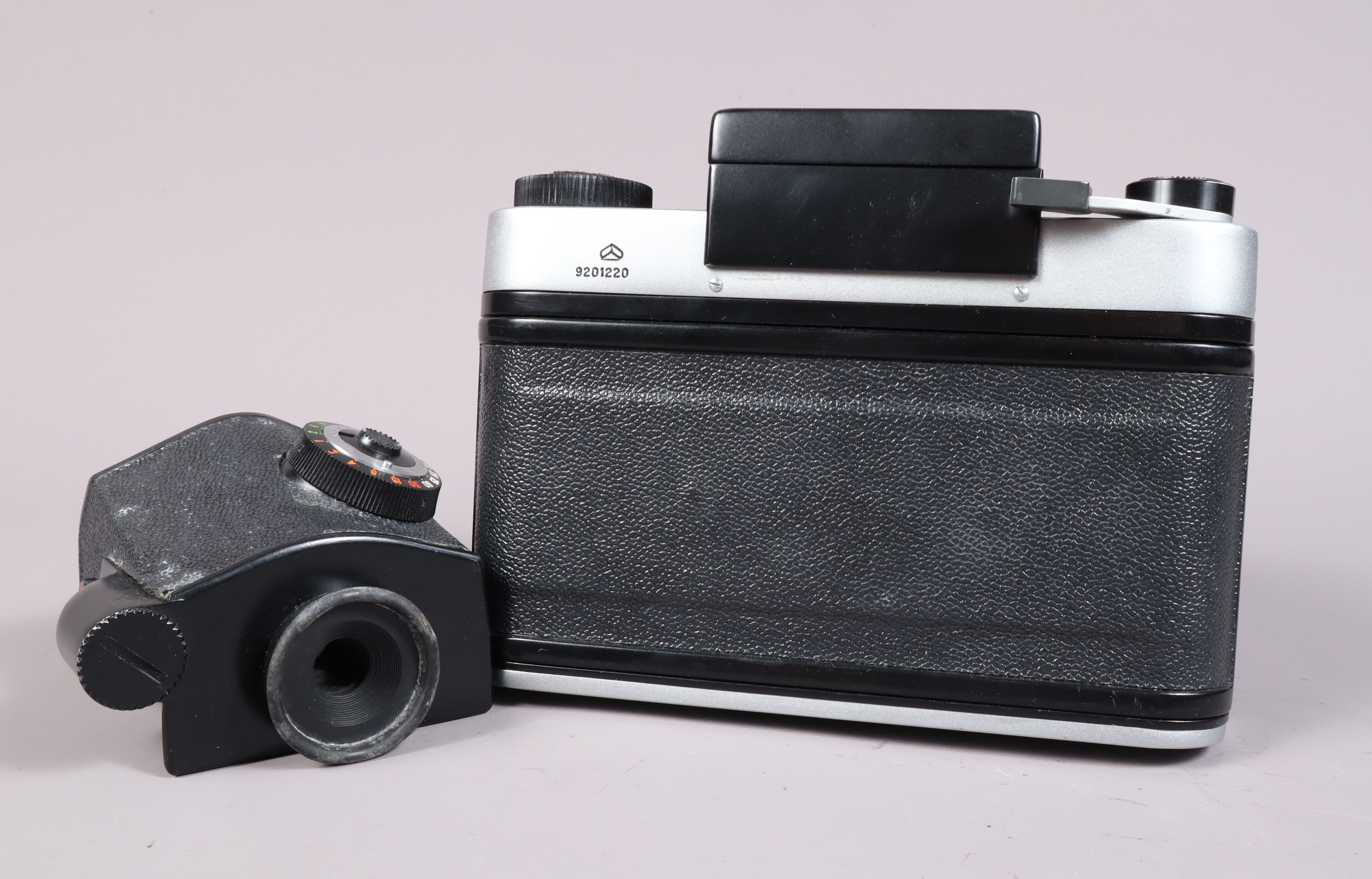A Kiev 60 Camera, serial no9201220, shutter working, body G, some wear, with waist level finder, TTL - Image 2 of 3
