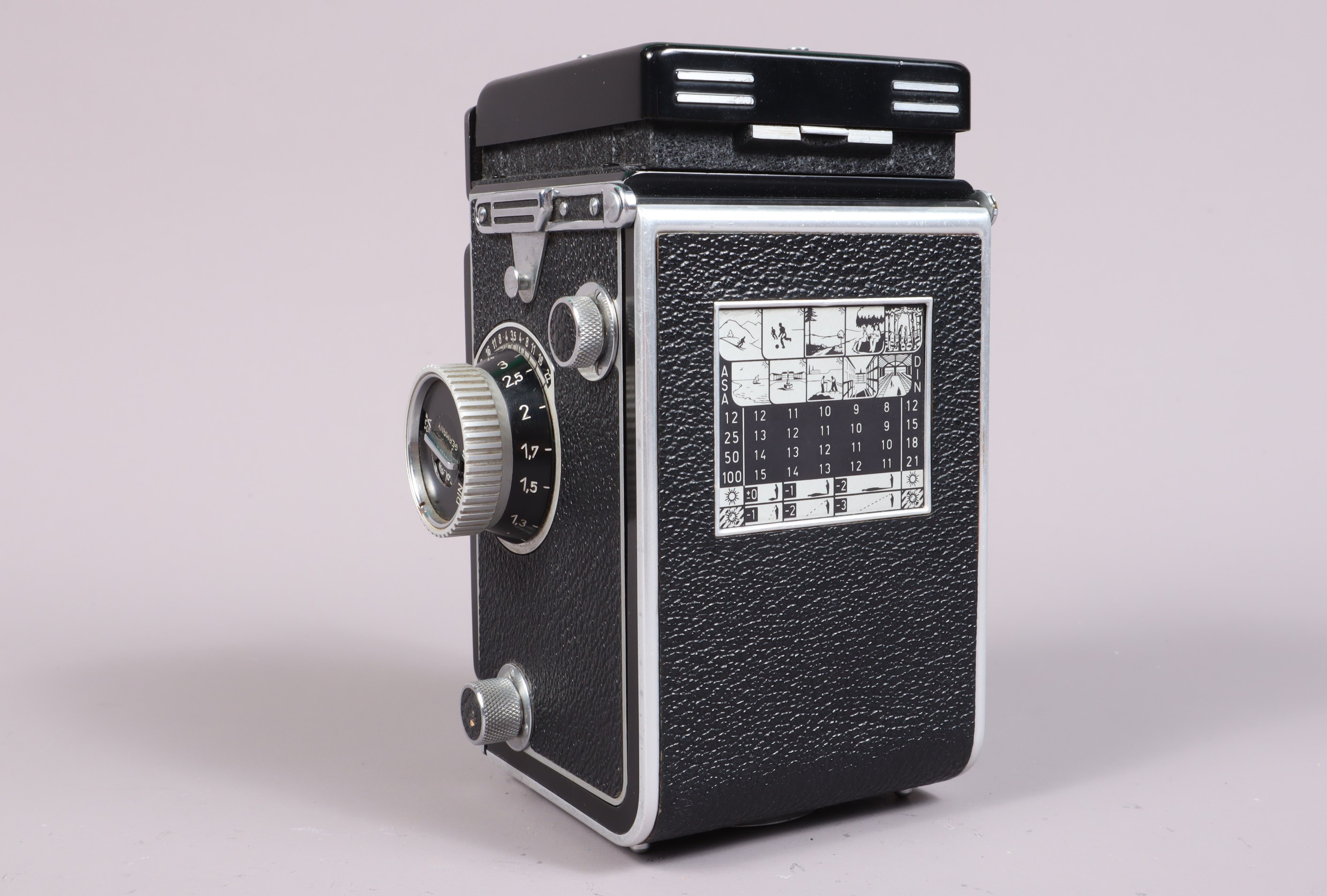 A Rolleiflex Automat TLR Camera, model K4B, serial no 1436891, shutter sluggish on slow speeds, body - Image 3 of 3
