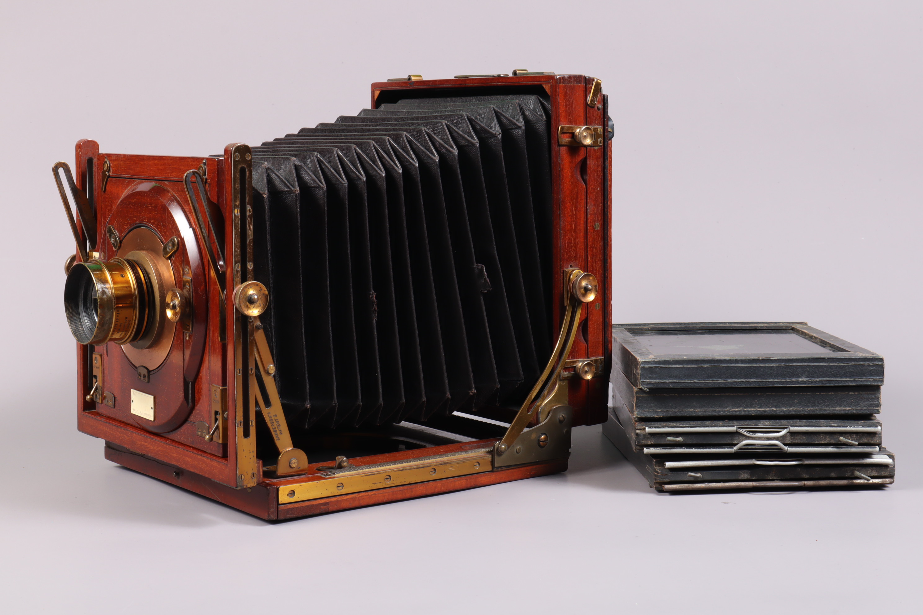 A Sanderson Half Plate Field Camera, serial no 13876, chamfered bellows, double extension, screen,