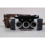 A David White Stereo Realist Camera, model 1041, serial no A93596, shutter working, body G, some