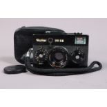 A Rollei 35 SE Compact Camera, black, made in Singapore, shutter sluggish on slow speeds, meter