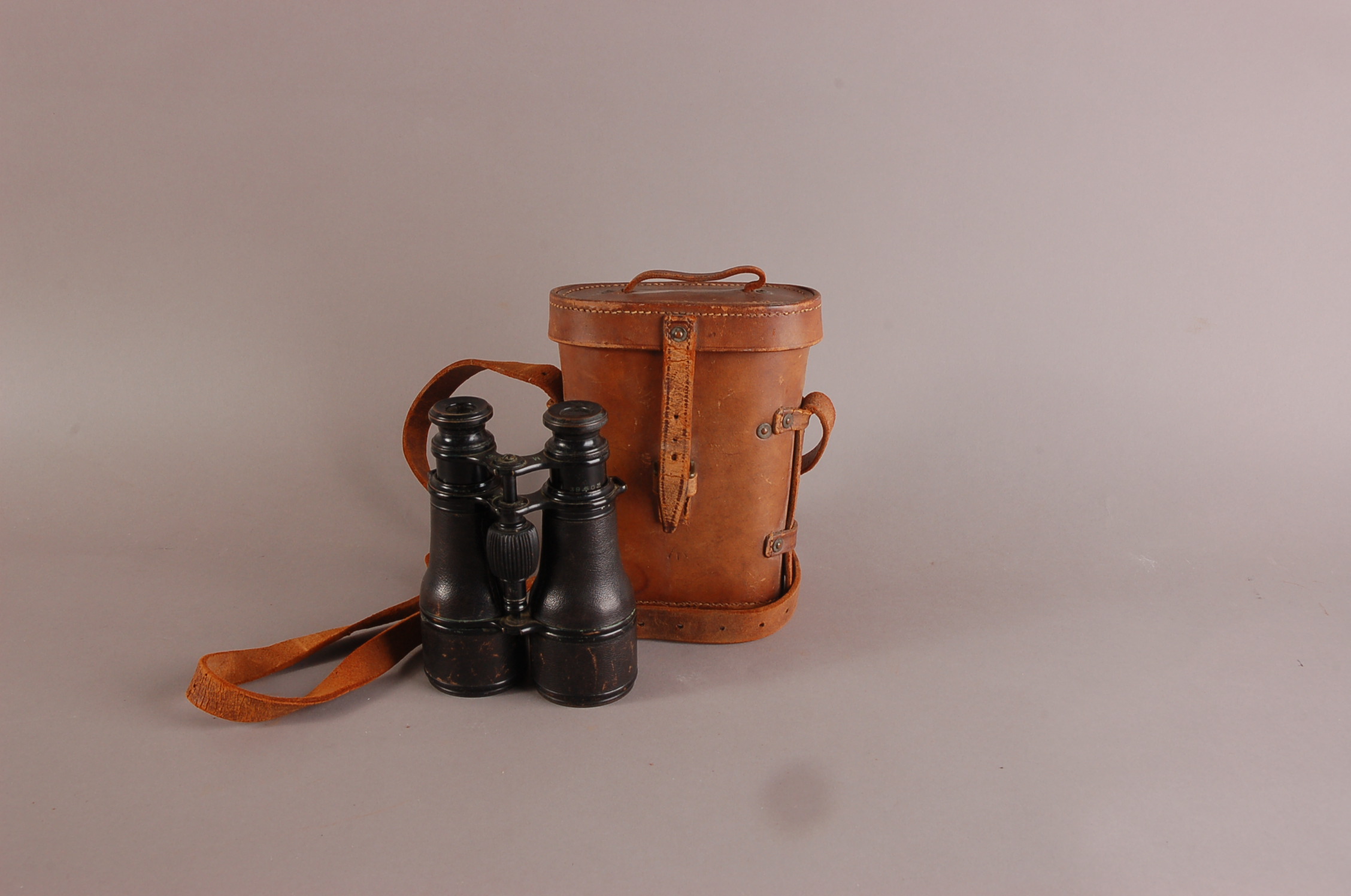 A pair of WWII period field binoculars, with leather case marked T French (2)