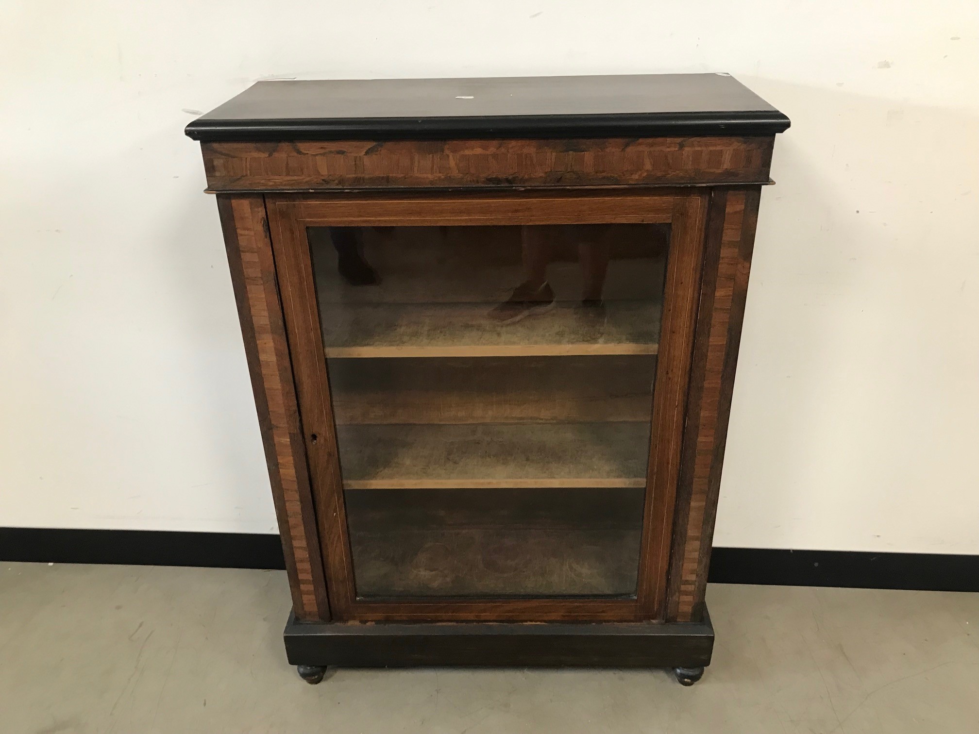 A Victorian mahogany veneered glazed bookcase, 114cm high and 76cm wide