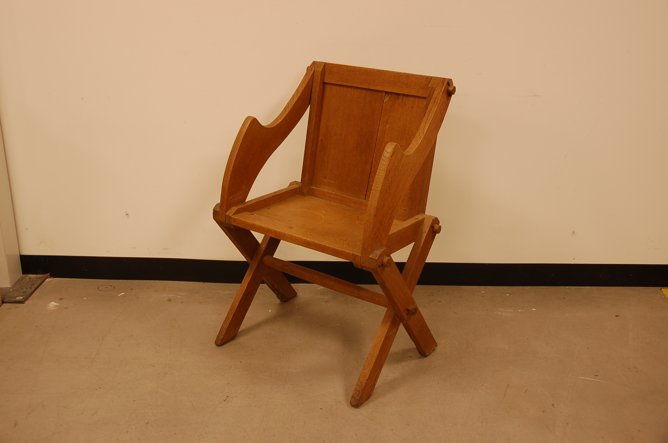 An early 20th century light oak Priests chair