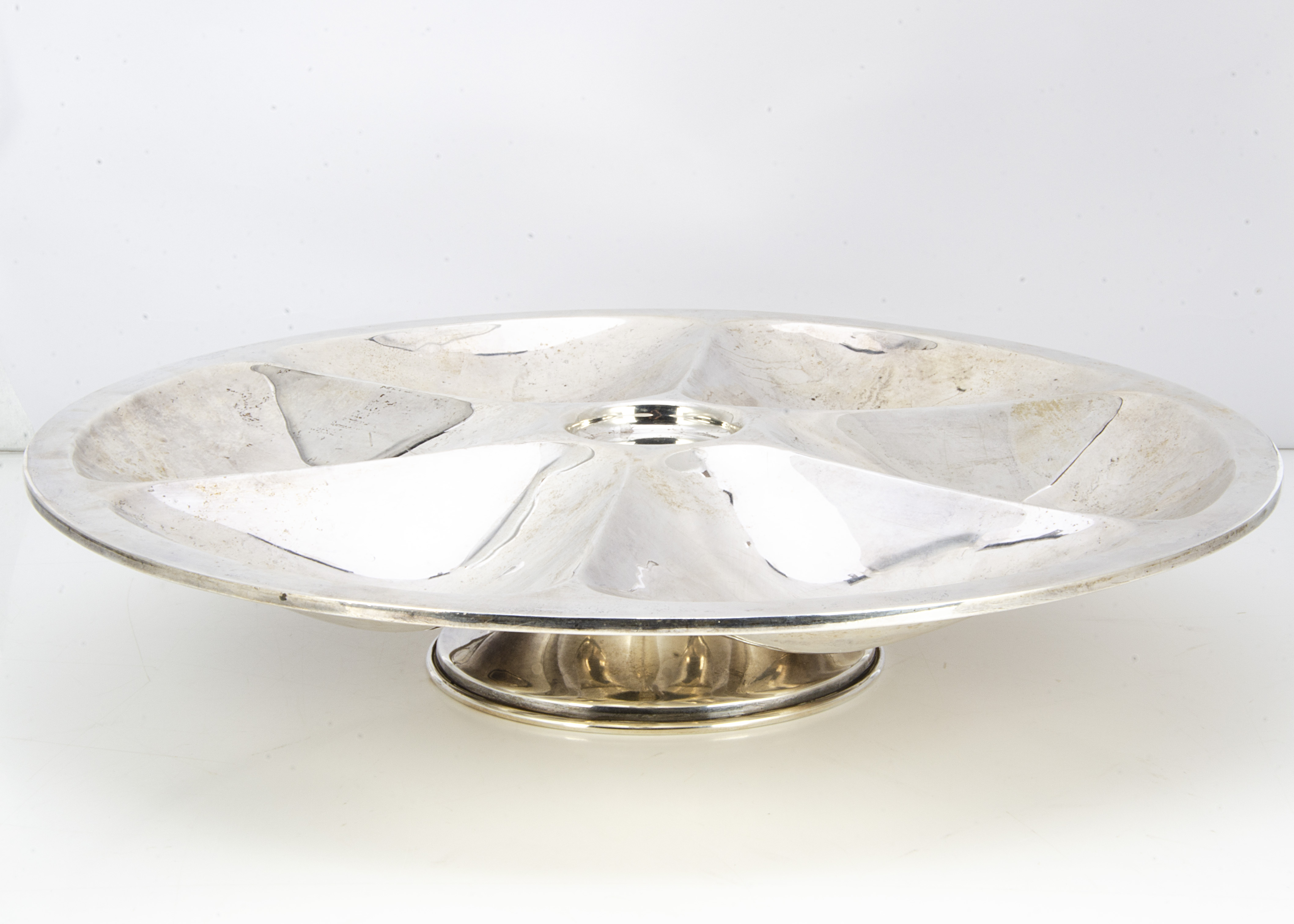 A c1970s Mexican white metal lazy Susan serving dish, 55.8 ozt, 40cm diameter, the spinning circular