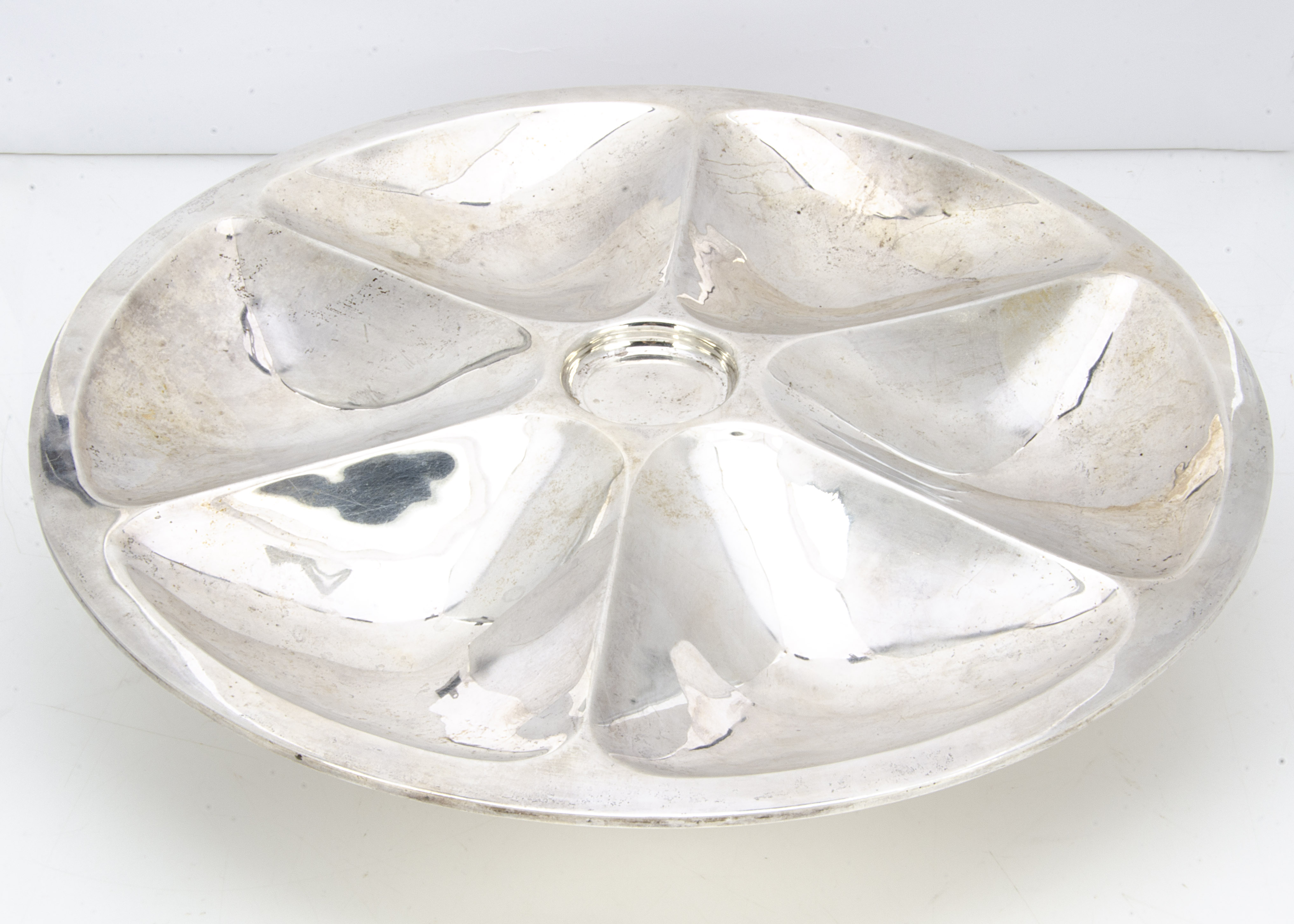 A c1970s Mexican white metal lazy Susan serving dish, 55.8 ozt, 40cm diameter, the spinning circular - Image 2 of 2