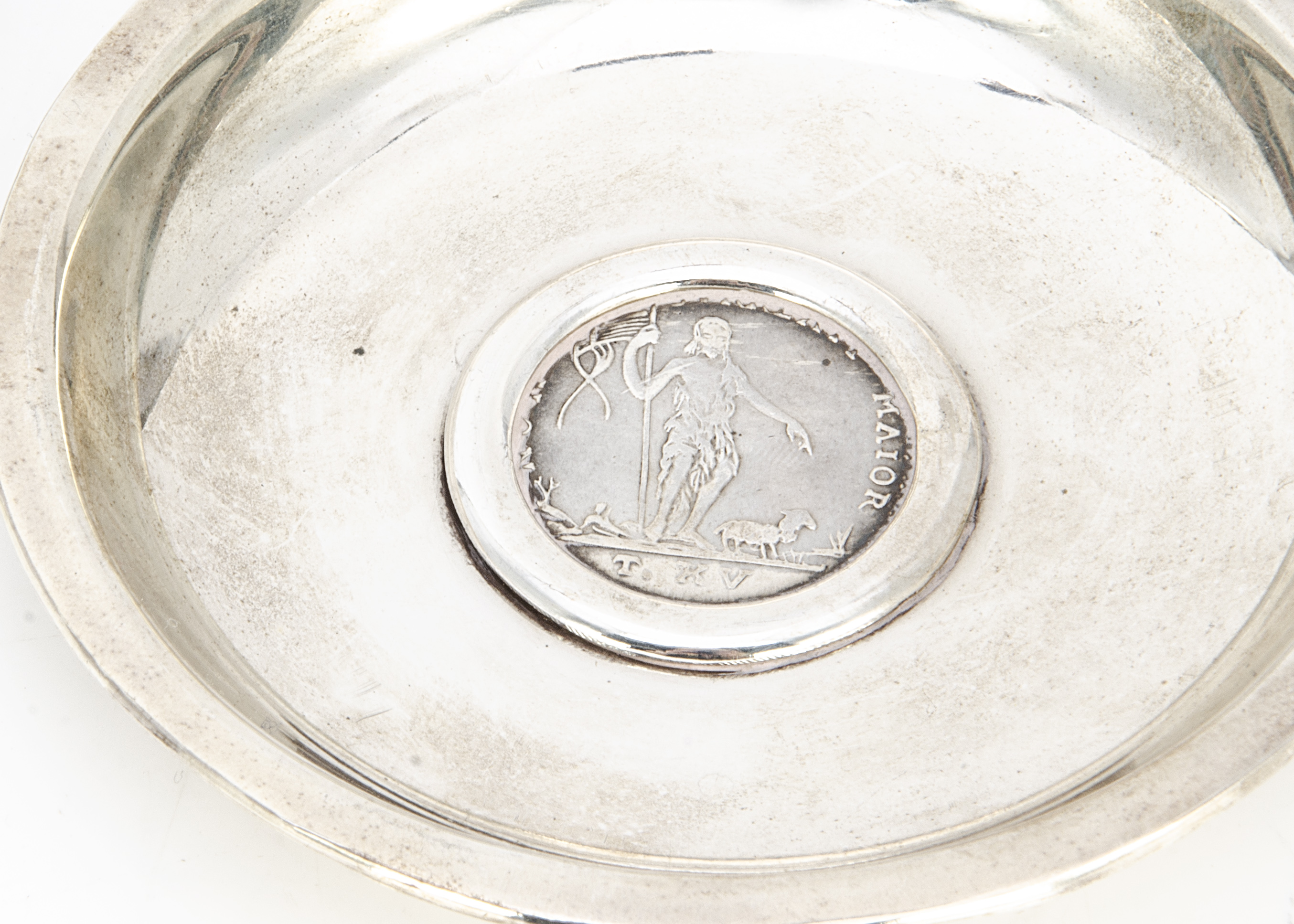 Two silver pin dishes, one having an 18th century Spanish coin to well, the other plain, 5.15 ozt ( - Image 2 of 2