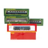 Hornby Class 31 Diesel and various blue/grey coaches, R2413A BR blue weathered 31174 Diesel, in
