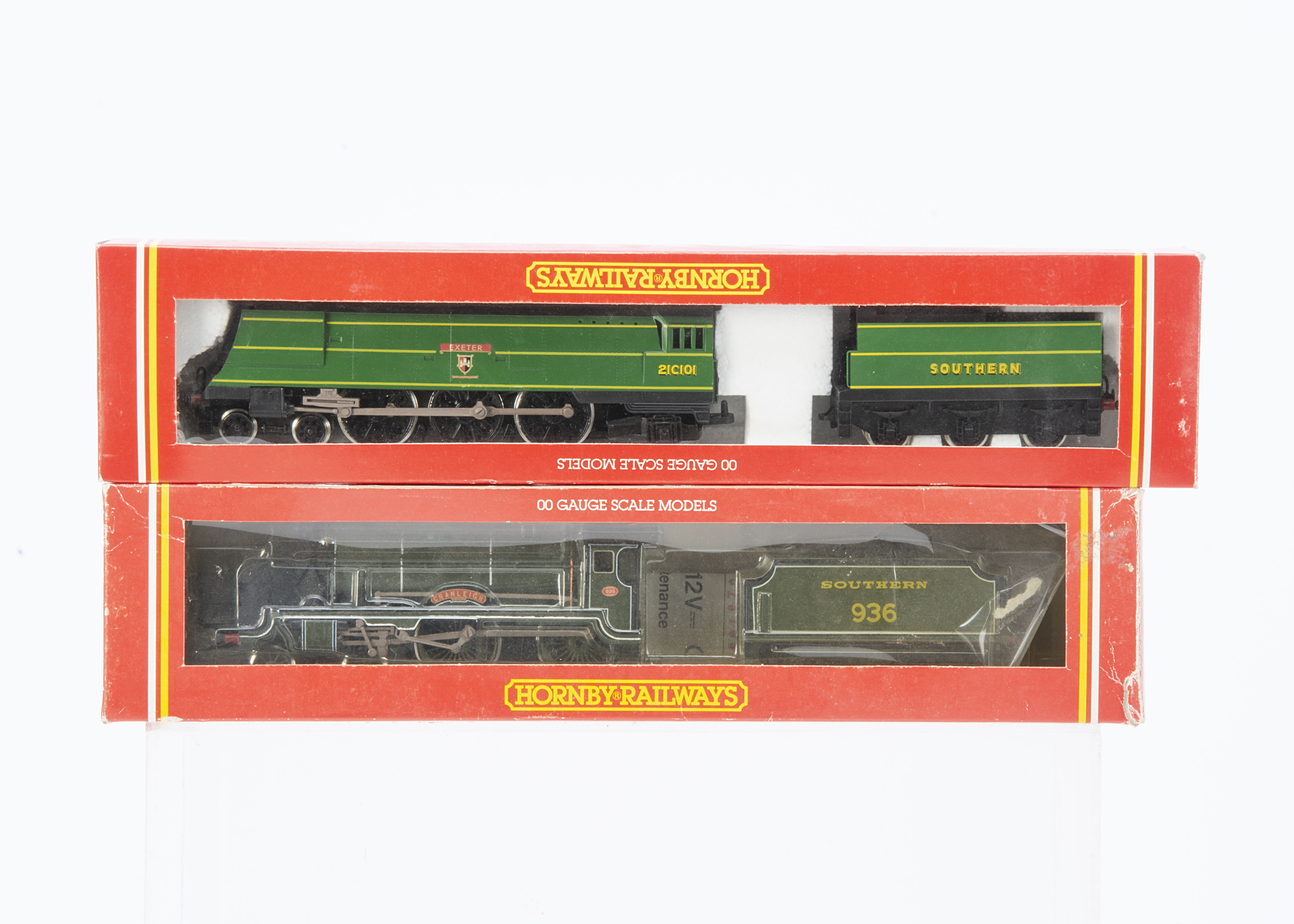 Hornby 00 Gauge SR green Steam Locomotives, R132 Schools Class 936 'Cranleigh' lacks couplings and