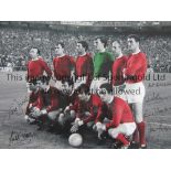 AUTOGRAPHED MAN UNITED 1968 Photo 16" x 12" of players posing for a team photo prior to a 3-3 draw