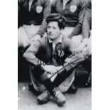 JACK KYLE Autographed 6 x 4 photo of one of Ireland‹s greatest ever fly-half's, c1953. Good