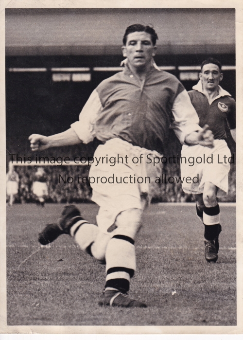 TED DRAKE / ARSENAL An 8" X 6" B/W Press photo with stamp on the reverse of Drake in action for