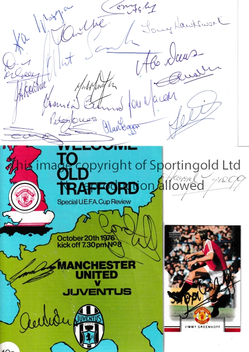 MANCHESTER UNITED AUTOGRAPHS A selection of autographed items to include trade cards signed by