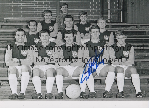 GEOFF HURST Autographed 12 x 8 b/w photo of the West Ham United team selected for the 1964 FA Cup
