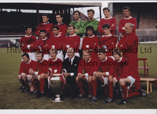 MAN UNITED Autographed 12 x 8 col photo of the 1968 European Cup winning squad posing with their