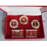 1999 MANCHESTER UNITED BADGES IN PRESENTATION CASE A presentation case containing five different