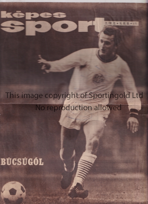 FLORIAN ALBERT / HUNGARY / AUTOGRAPH A4 football magazine cover signed in biro by the 1967 Balloon