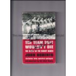 MANCHESTER UNITED AUTOGRAPHS Paperback book, The Team That Wouldn't Die signed on the front cover in