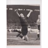 PRESS PHOTO / CHELSEA V NEWCASTLE UNITED 1958 Original 10" x 8" B/W Press photo with stamp and paper