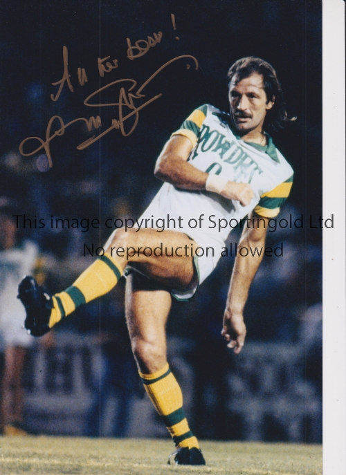 FRANK WORTHINGTON Autographed 12 x 8 col photo of Worthington in full length action for the Tampa