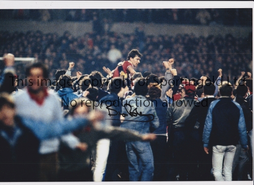 BRYAN ROBSON Autographed 12 x 8 col photo of the Man United captain being chaired by celebrating