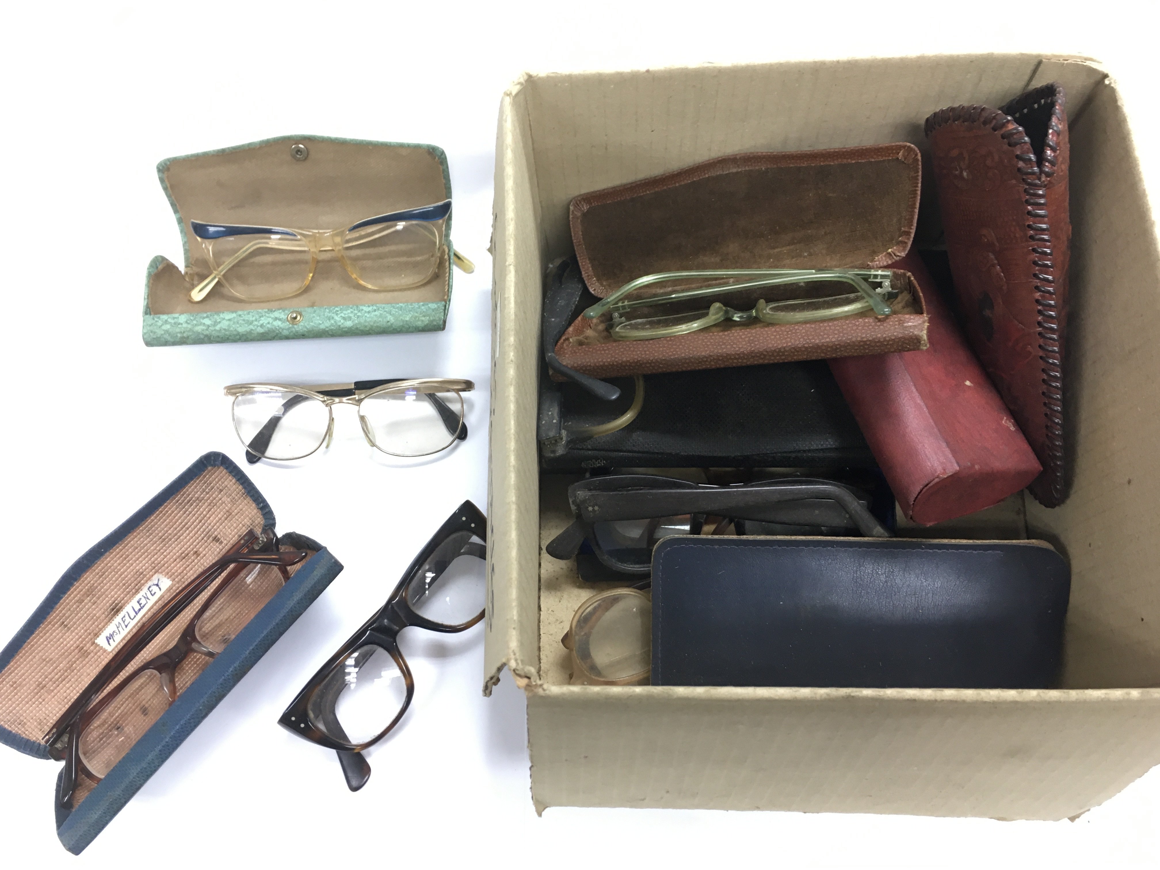 A box of vintage reading glasses. NO RESERVE.