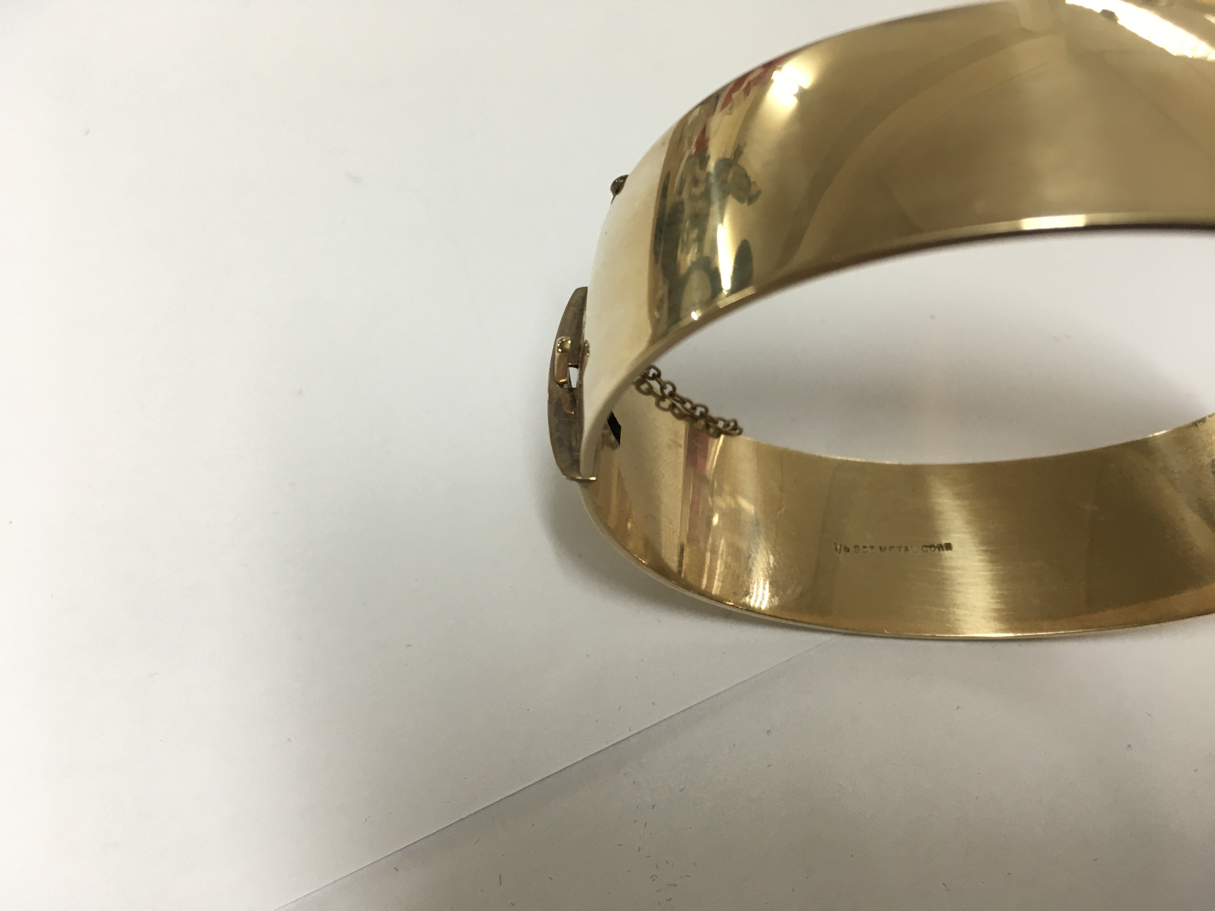 3 9ct rolled gold / metal core bangles. - Image 4 of 4