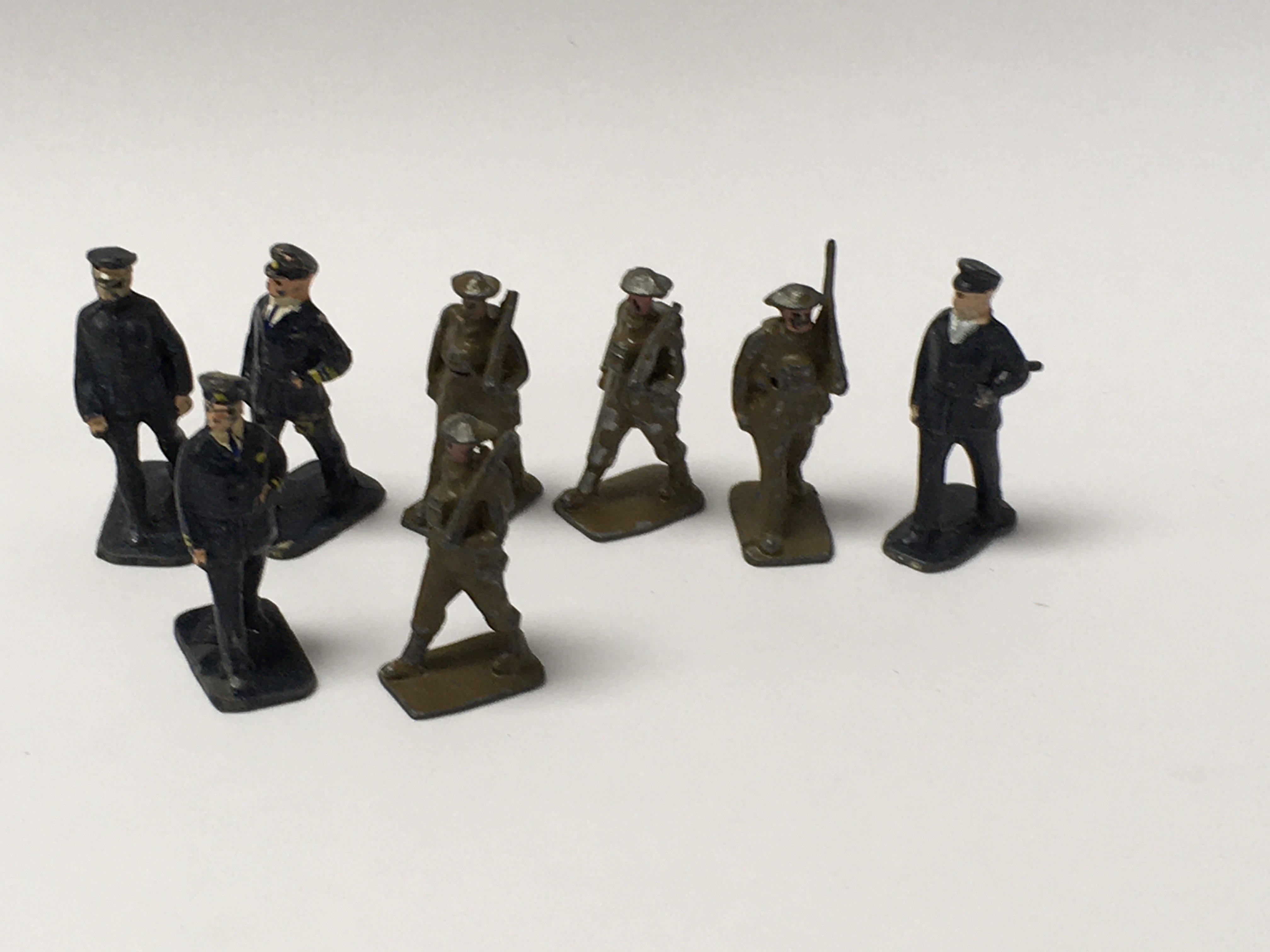 A small collection of lead soldiers - Image 2 of 2