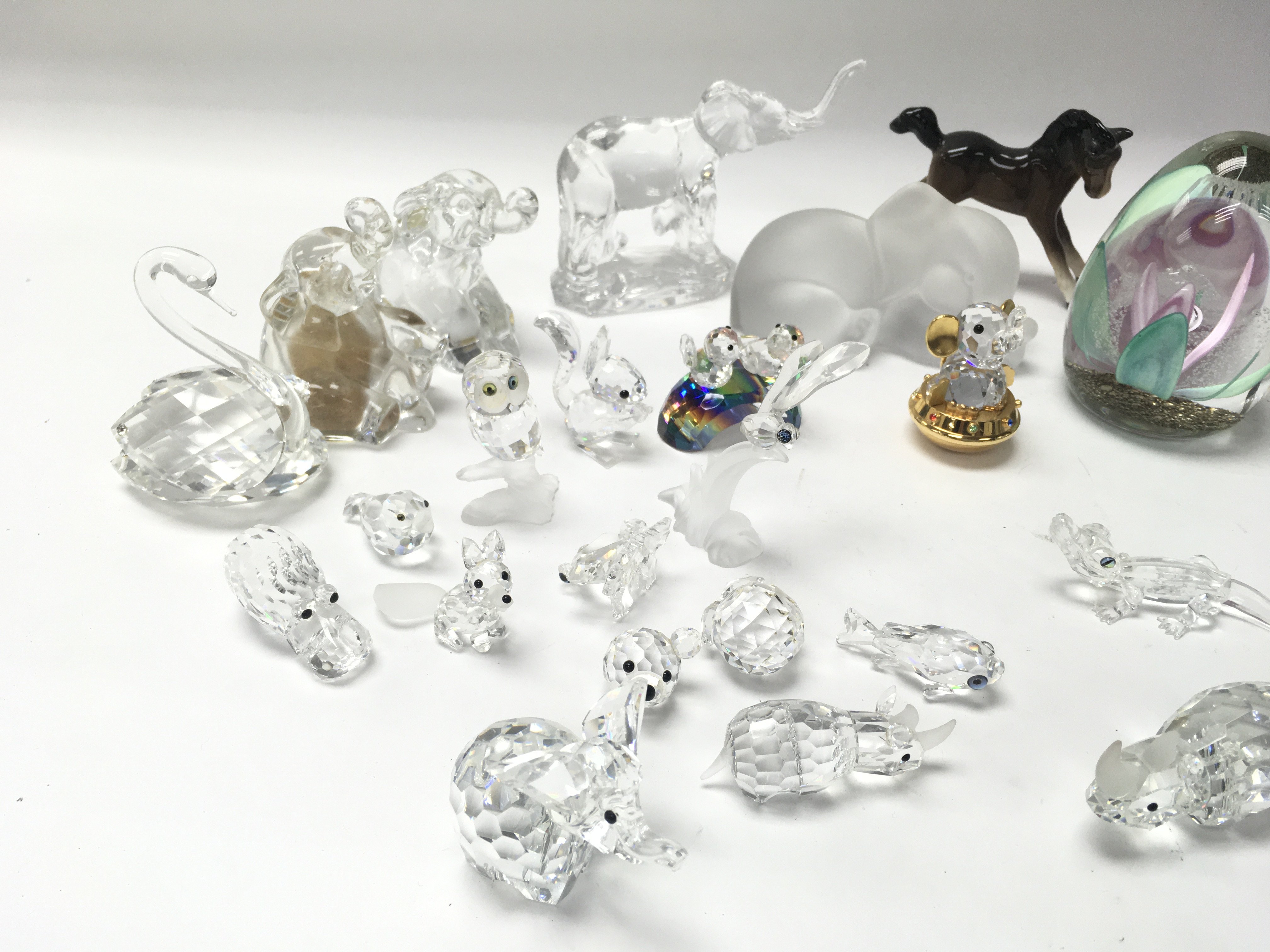 A collection of Swarovski Crystal, paper weights a - Image 2 of 3