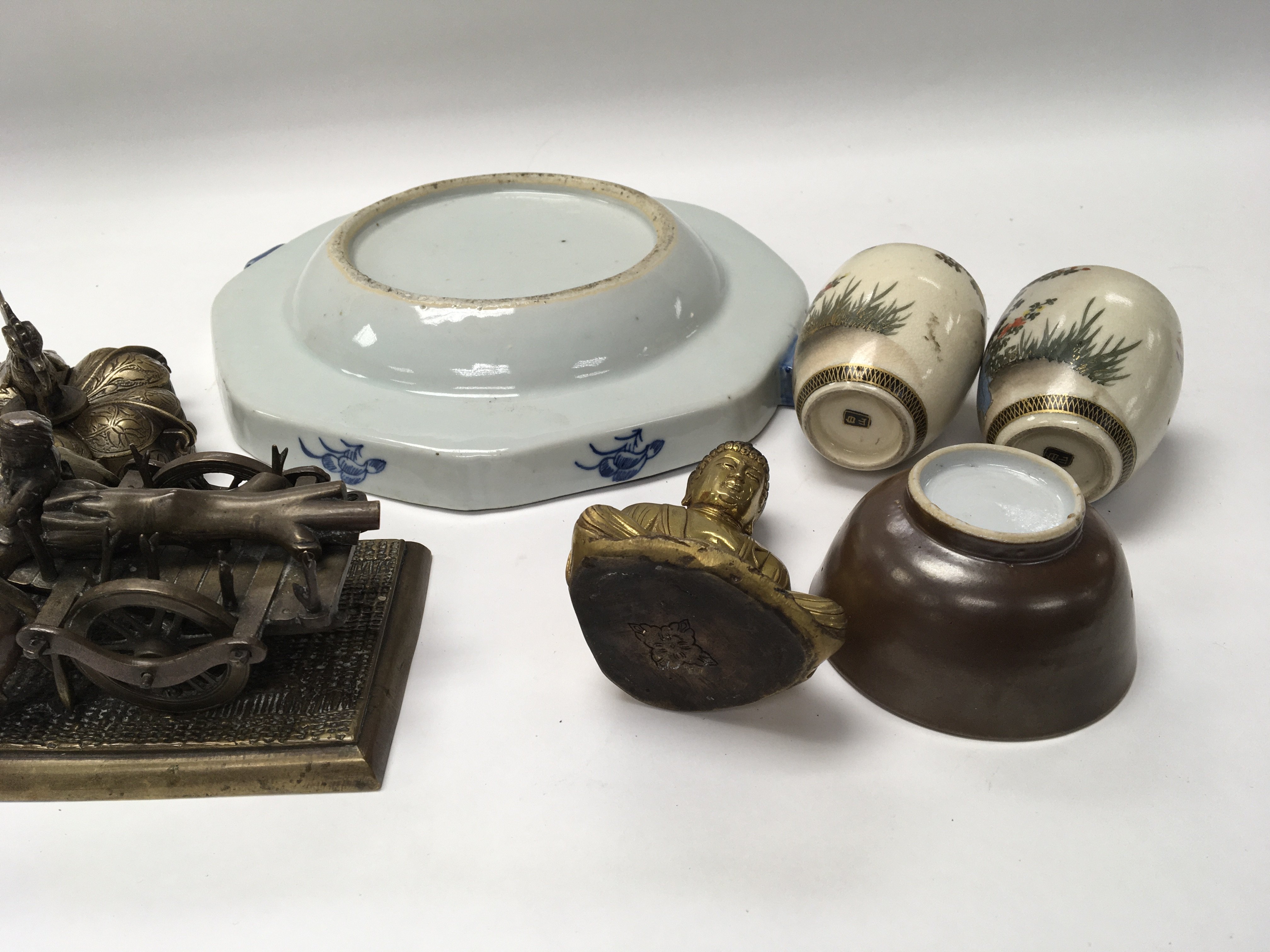 A collection of oriental ceramics. Comprising 18th - Image 2 of 4