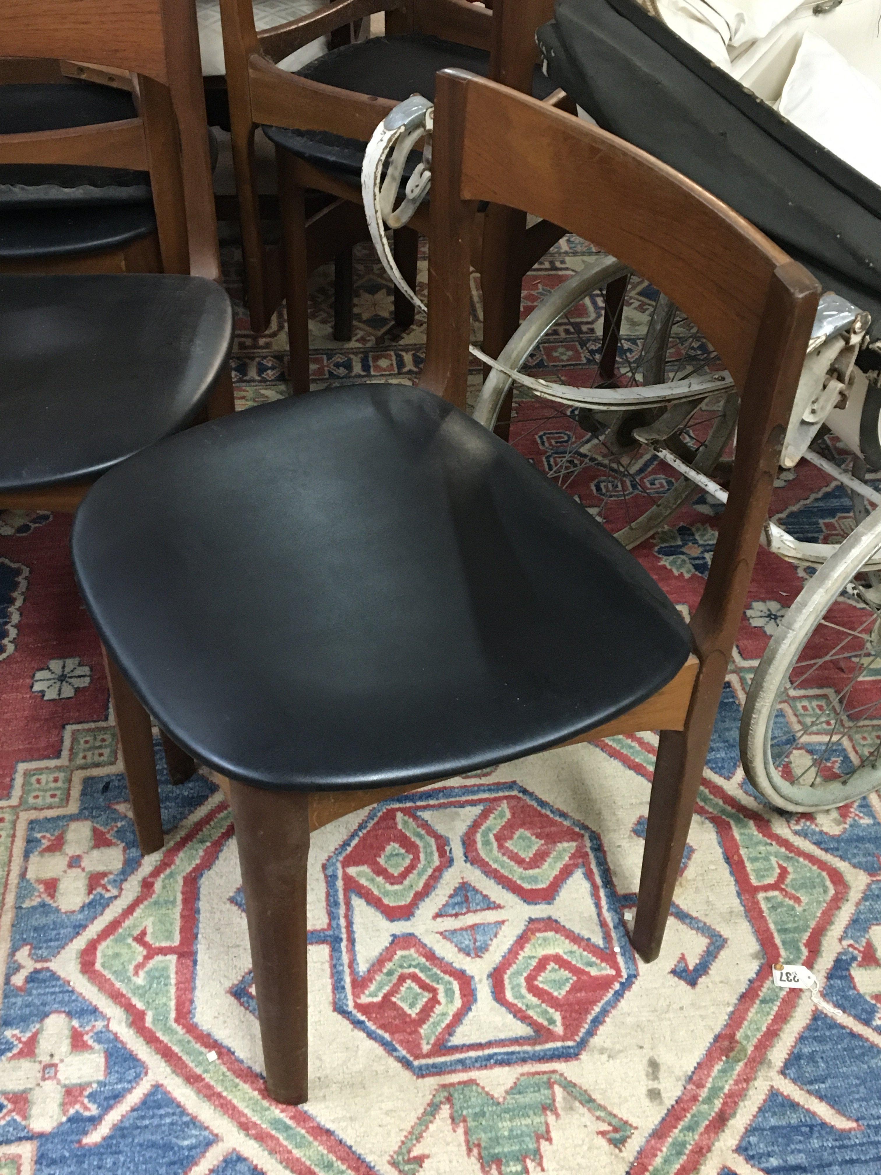 A set of modern teak dining chairs maker Nathan with black covered seats. (6) - Bild 2 aus 2