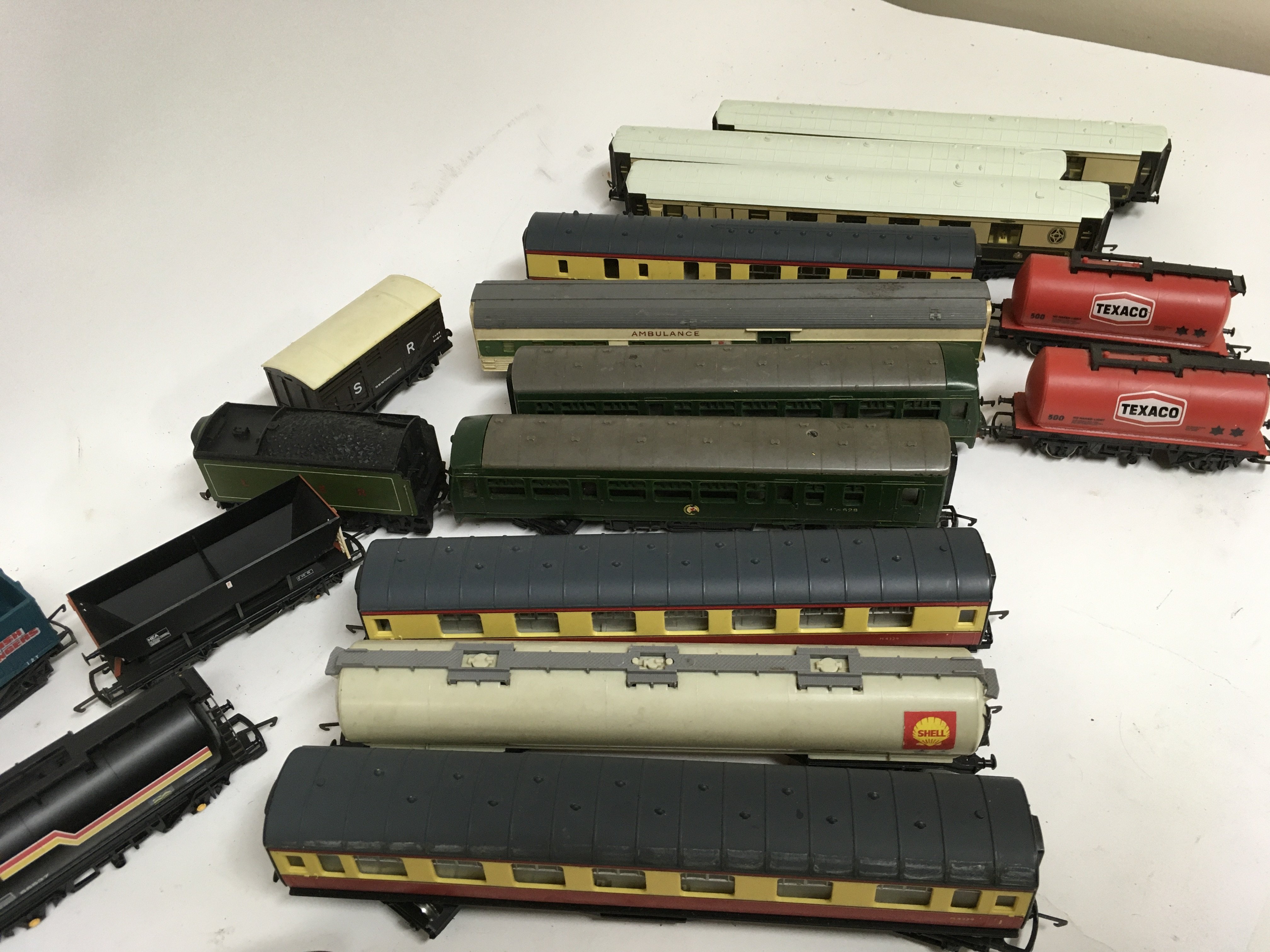 A collection of 00 gauge railway including a inter - Image 2 of 3