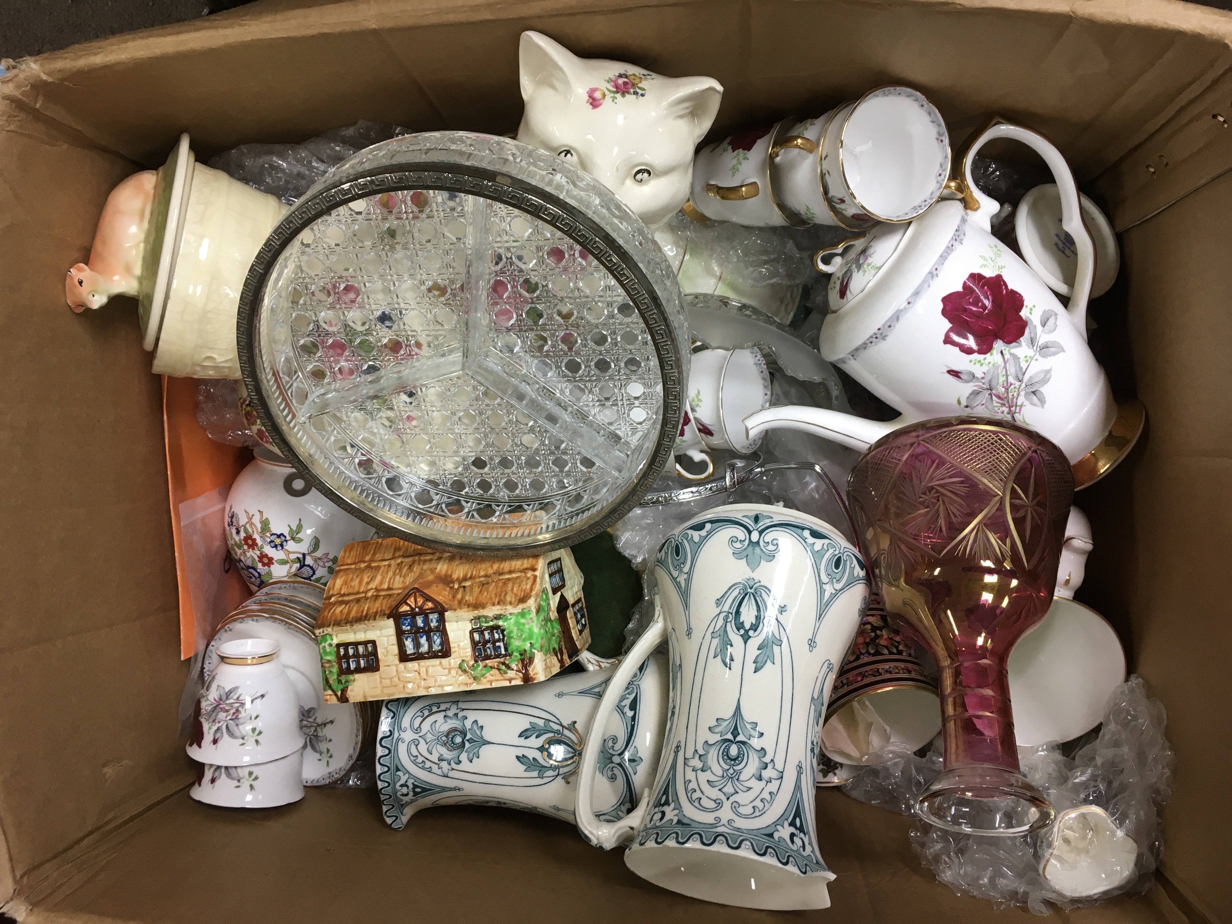 A box of various ceramics and glass. NO RESERVE. - Image 2 of 2