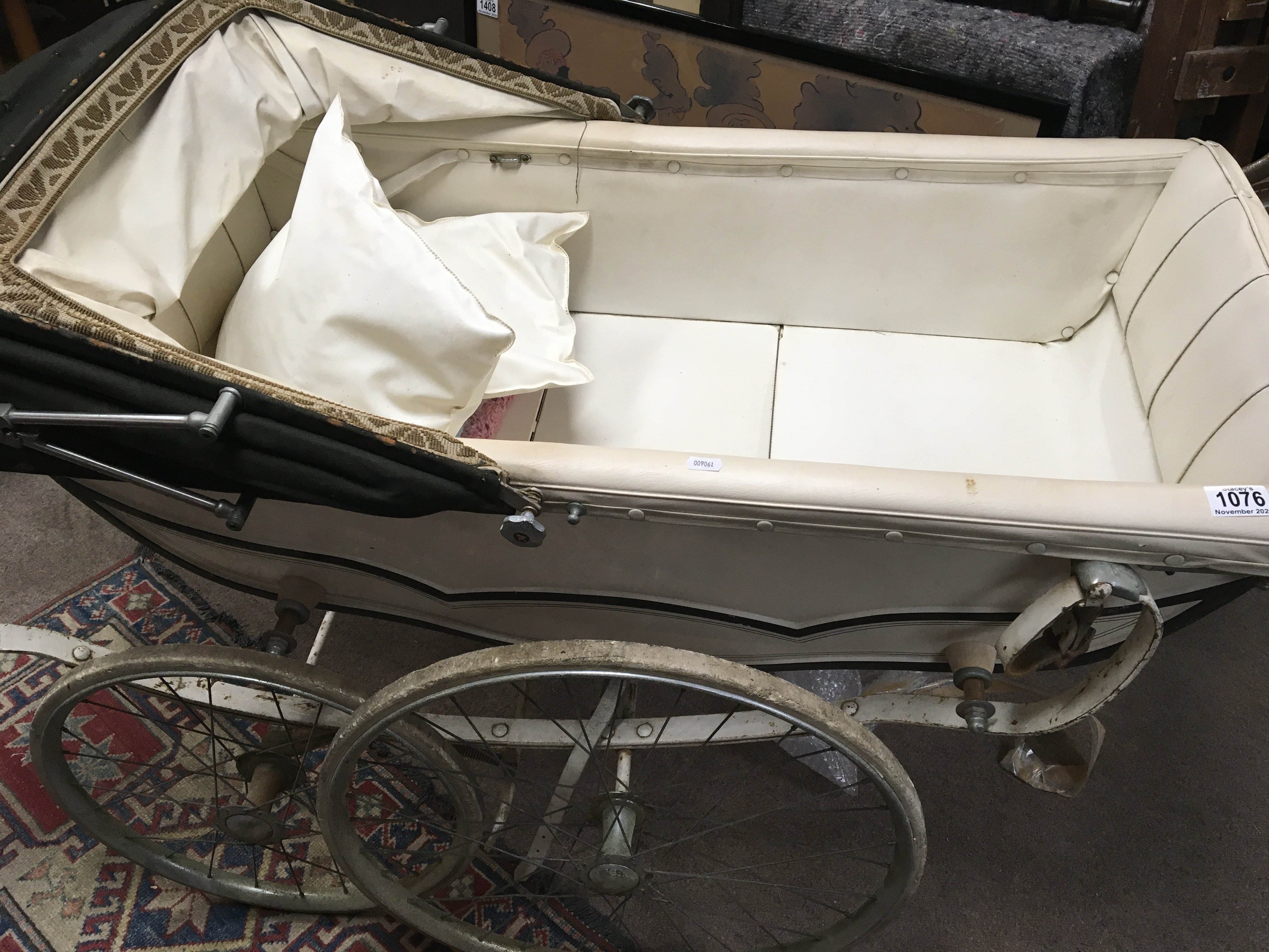 A vintage Coach built childs pram - NO RESERVE