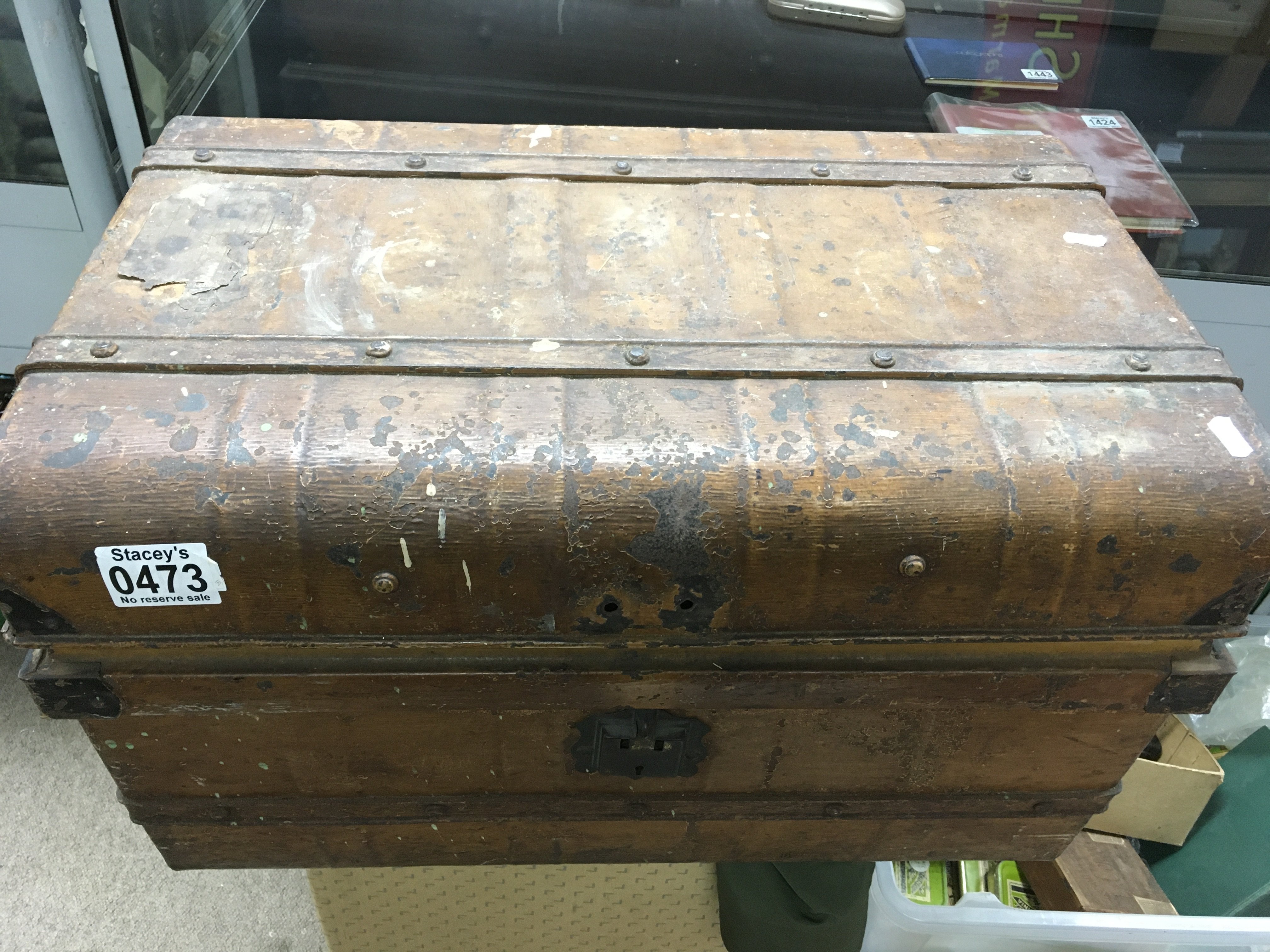 A tin trunk and metal ware contents. - Image 2 of 2