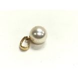 An 18ct gold mounted pearl pendant.