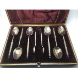 A cased set of Victorian silver teaspoons with twi