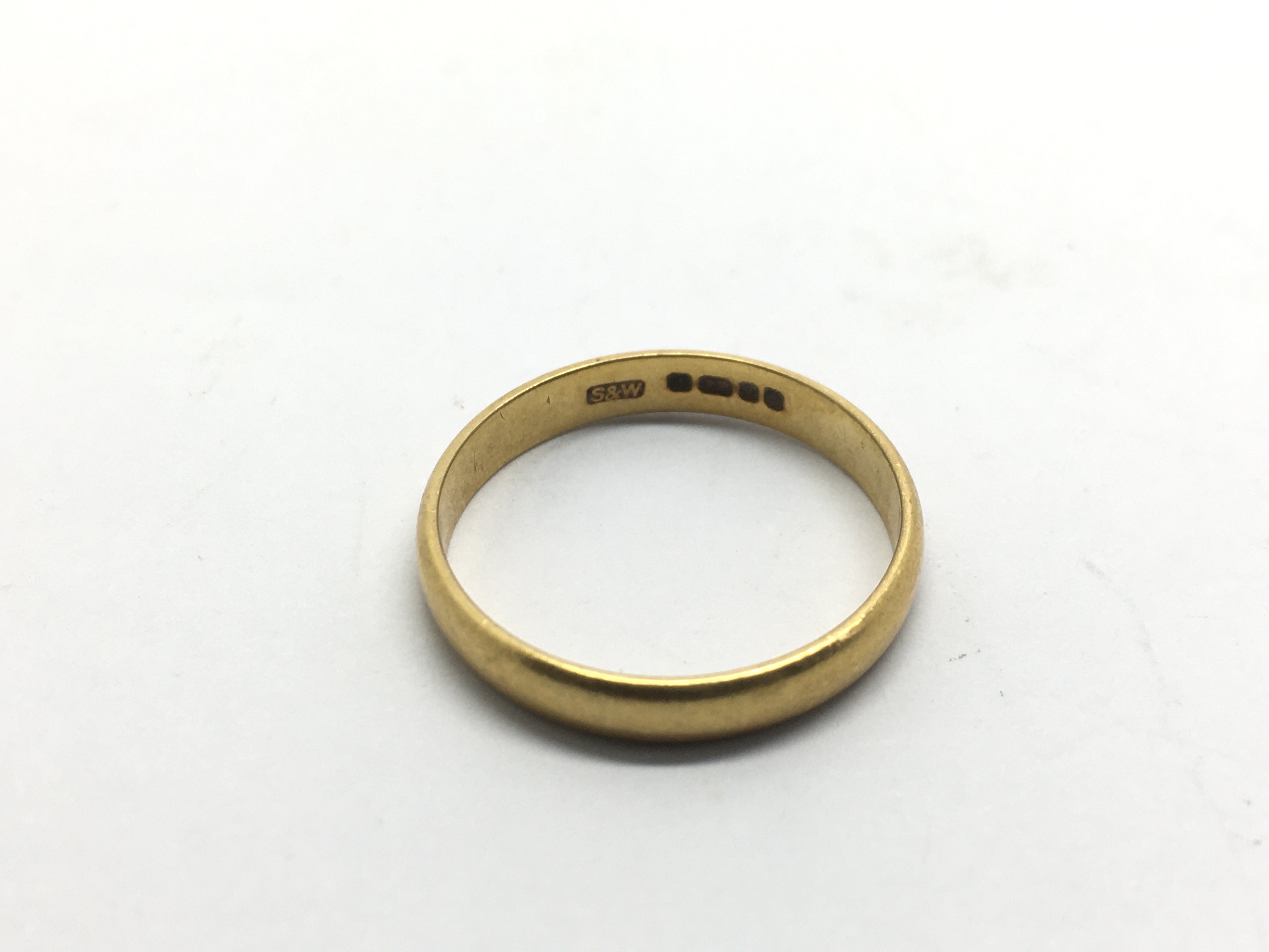 A 22ct gold wedding band, approx 2.6g and approx s